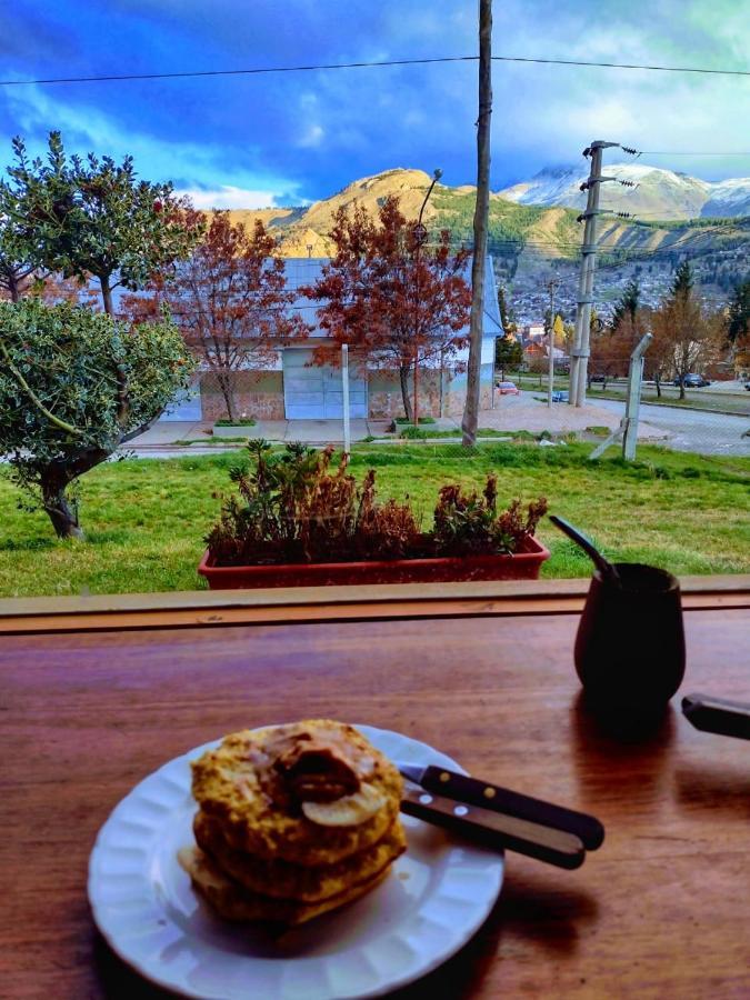 Pinto Casa Hostel & Bar Esquel Esterno foto